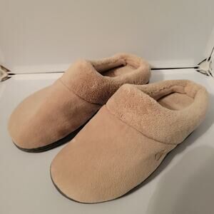 Isotoner 9.5 Slippers